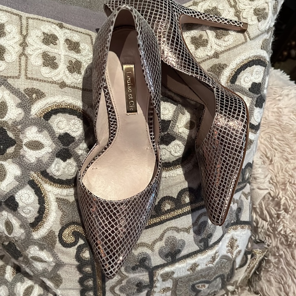 Louise et Cie Metallic Gold Pumps EUC